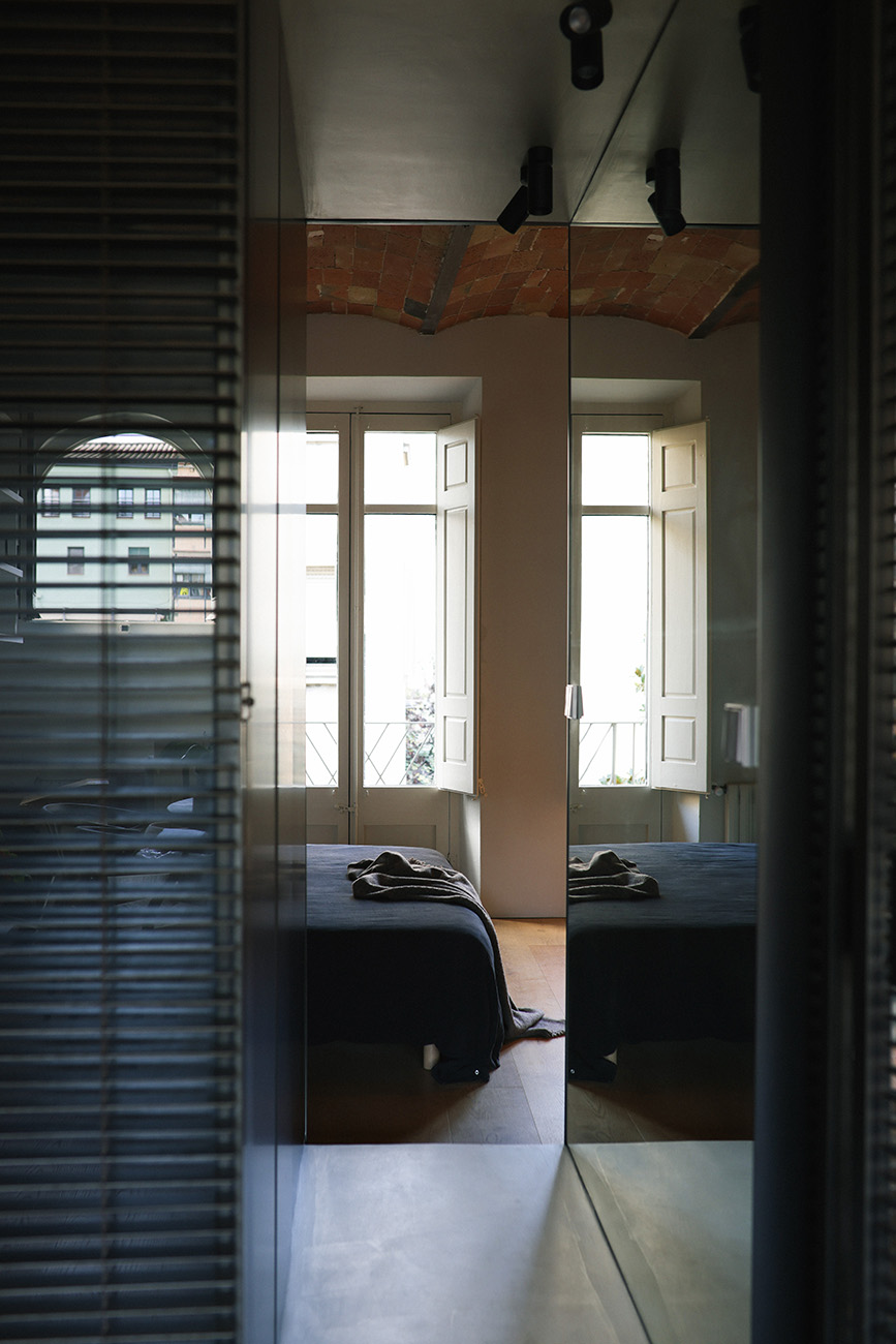 APARTEMENTO GIRONA_Room Reflections_Torndelacreu