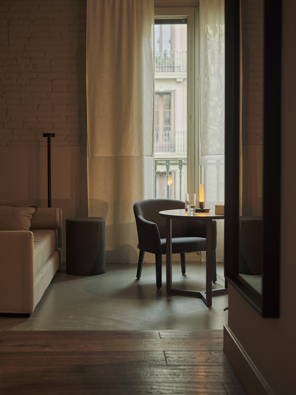 UMA SUITES PAU CLARIS_Room Acces_Torndelacreu