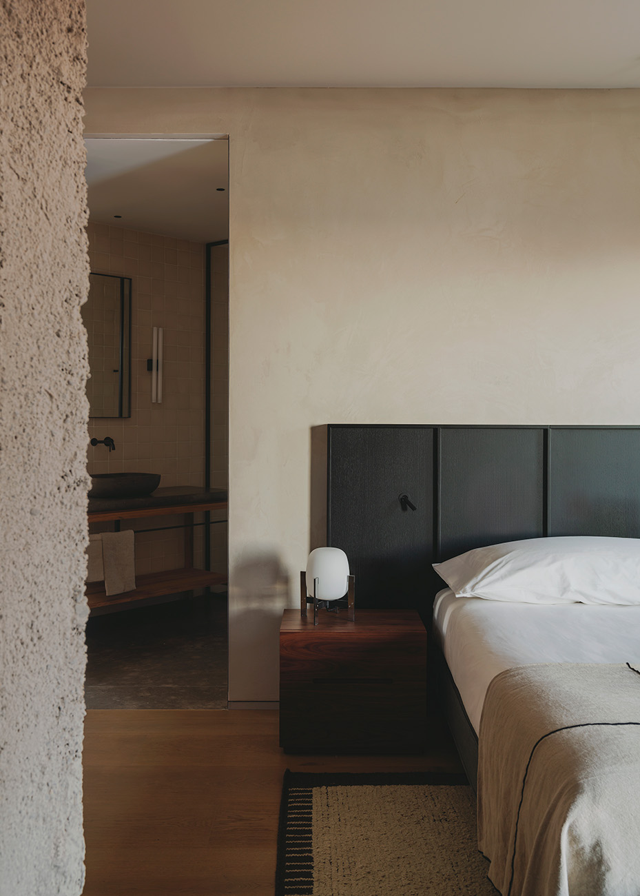 UR BARE_Bed Detail_Torndelacreu